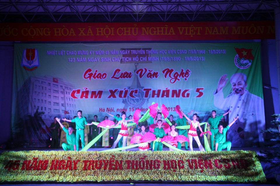 Giao lưu văn nghệ nhân ngày thành lập trường